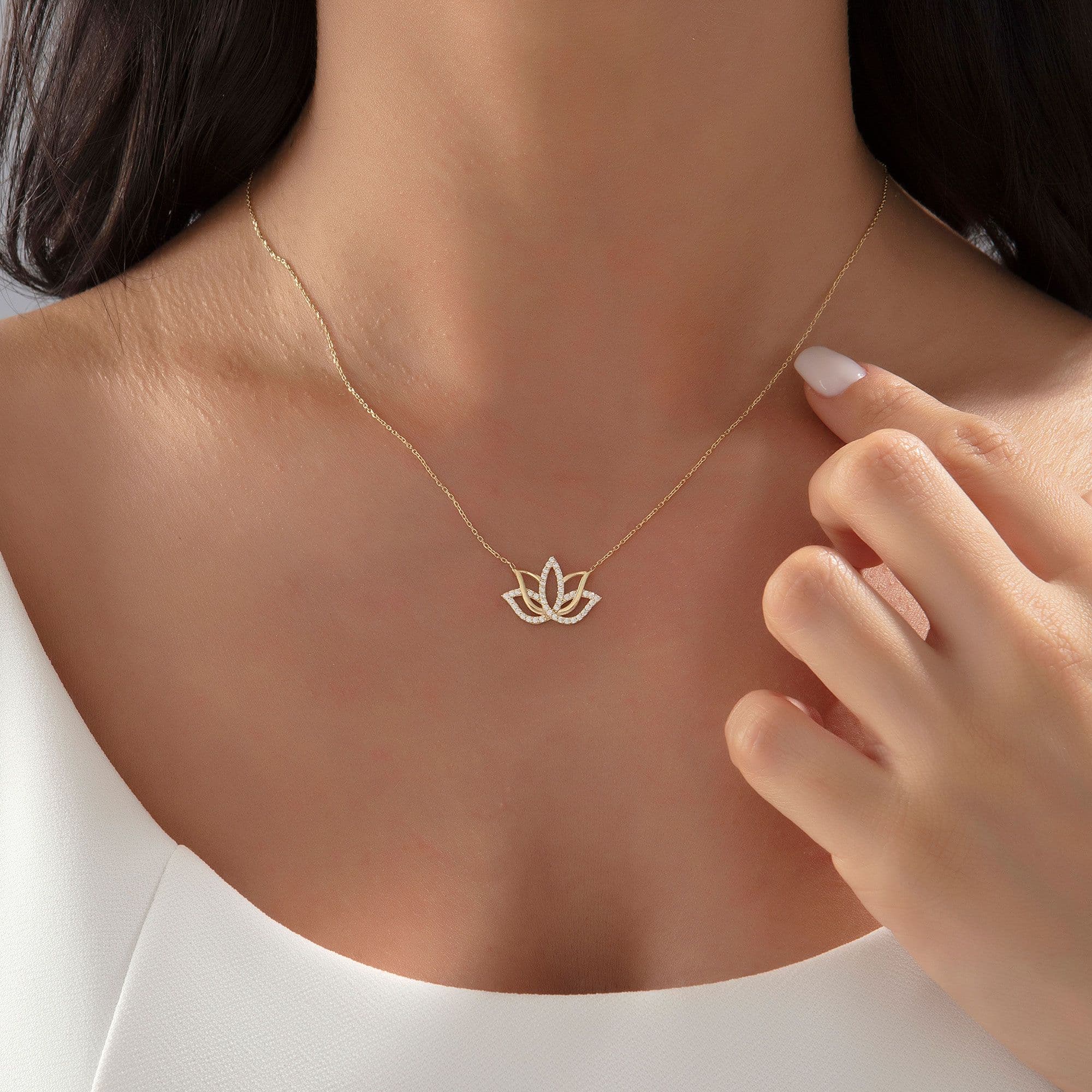 TK-118  14 AYAR LOTUS HAFİF ALTIN KOLYE